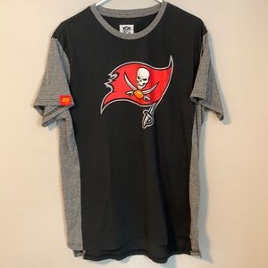 Tampa Bay Buccaneers T-shirt size large